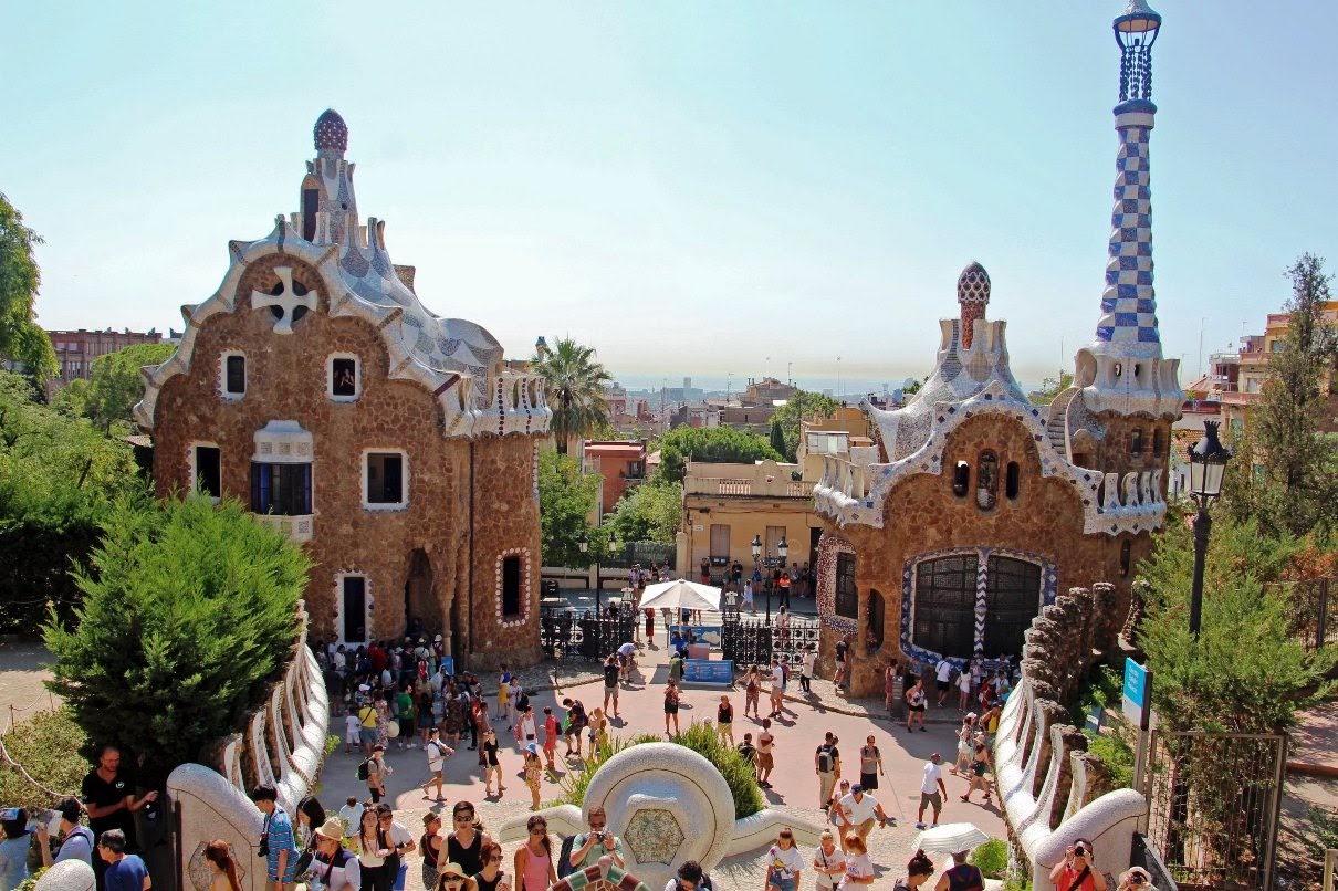 Gaudir més was created as a barcelona city council initiative with the aim of acquainting citizens with the culture and history of the city offering discounts and other advantages. The Viewing Deck Barcelona City Tour 2nd Part Park Guell And Gaudi House Museum