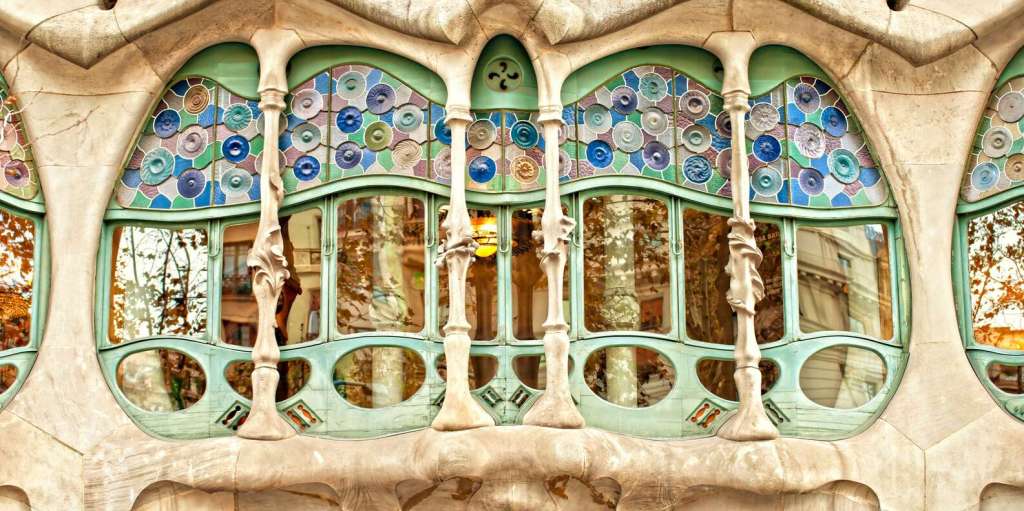 Best Gaudi Bus Tour Barcelona Packages